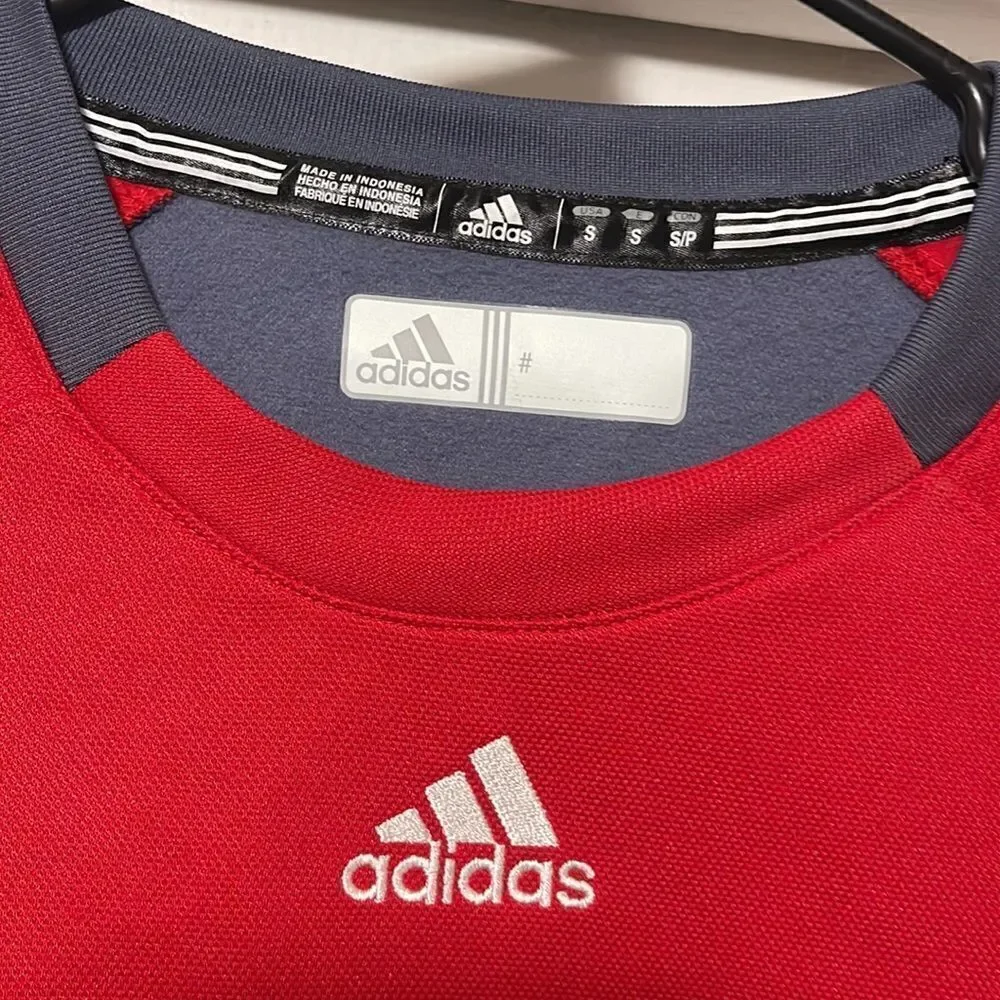 Adidas sweatshirt small